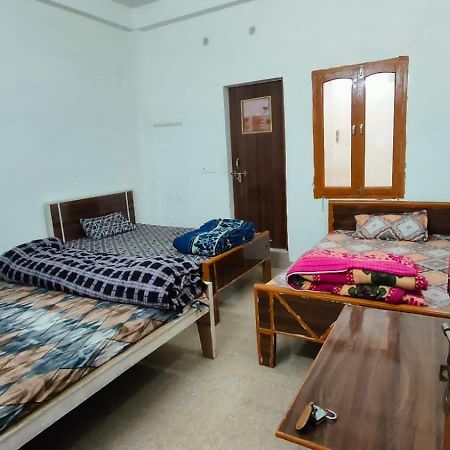 Appartement Gopal Sadan-2 à Vrindāvan Extérieur photo