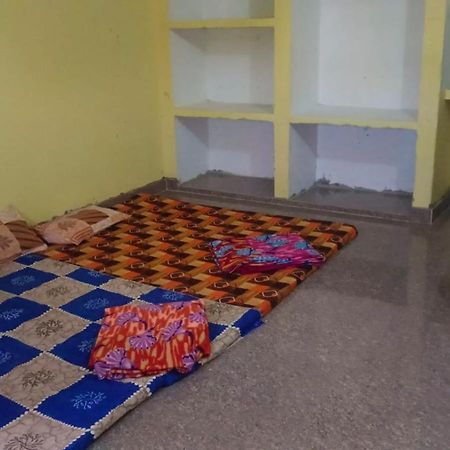 Appartement Gopal Sadan-2 à Vrindāvan Extérieur photo